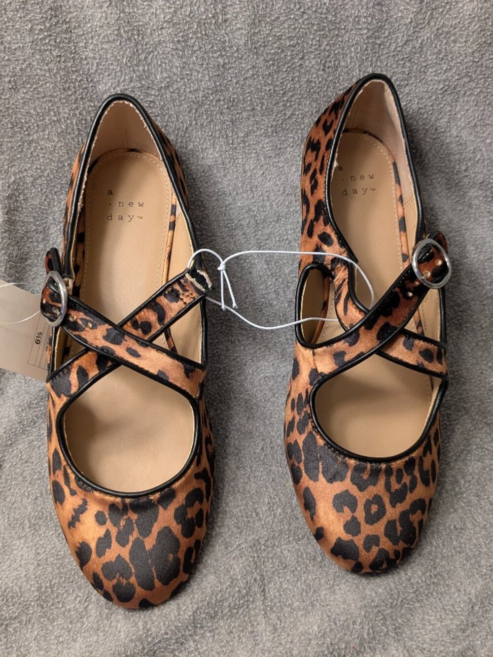 New Women's Size 6.5 Animal Print Flats with Buckle Detailing